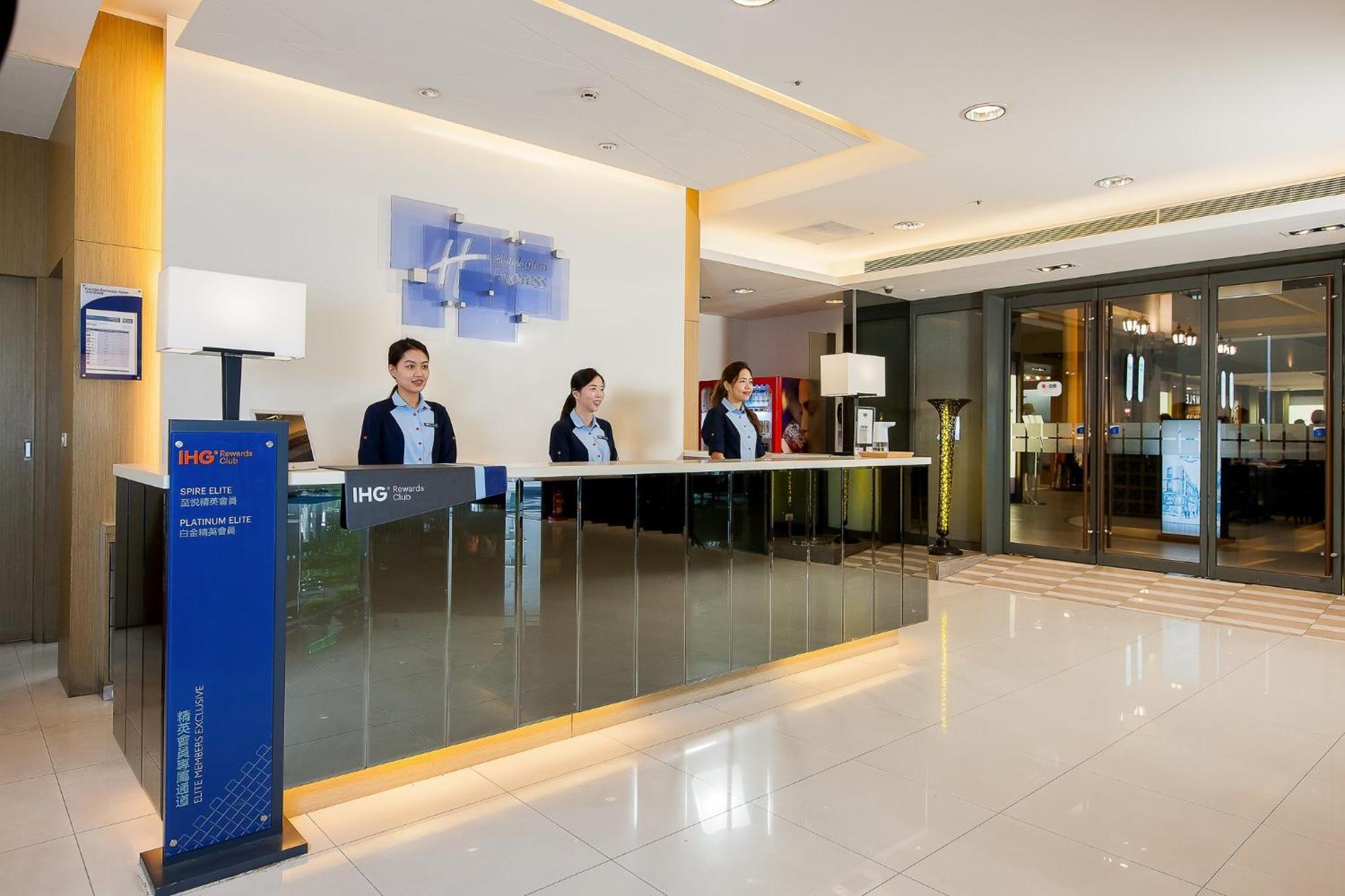 Holiday Inn Express Taichung Park, an IHG hotel Bagian luar foto