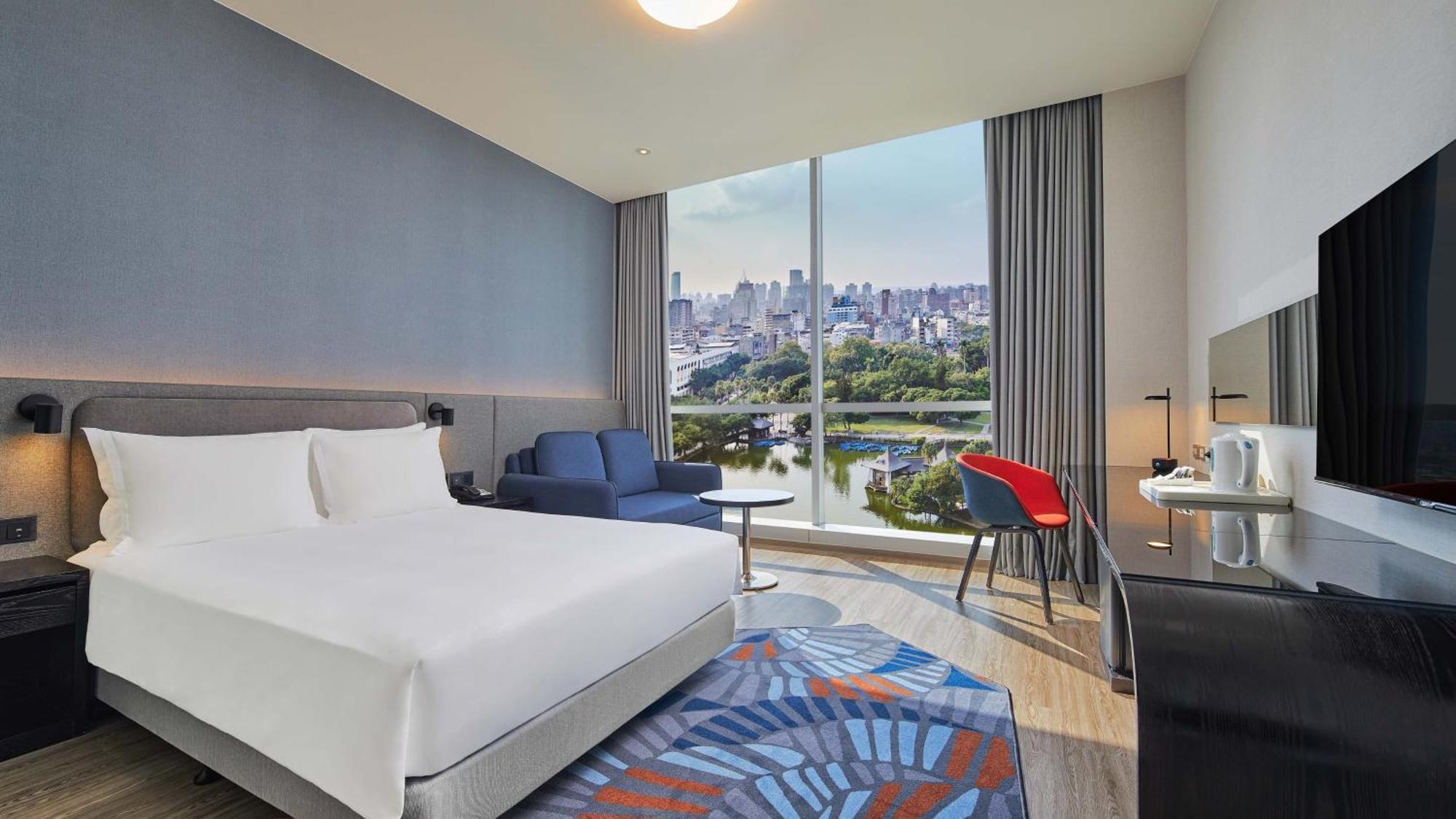 Holiday Inn Express Taichung Park, an IHG hotel Bagian luar foto