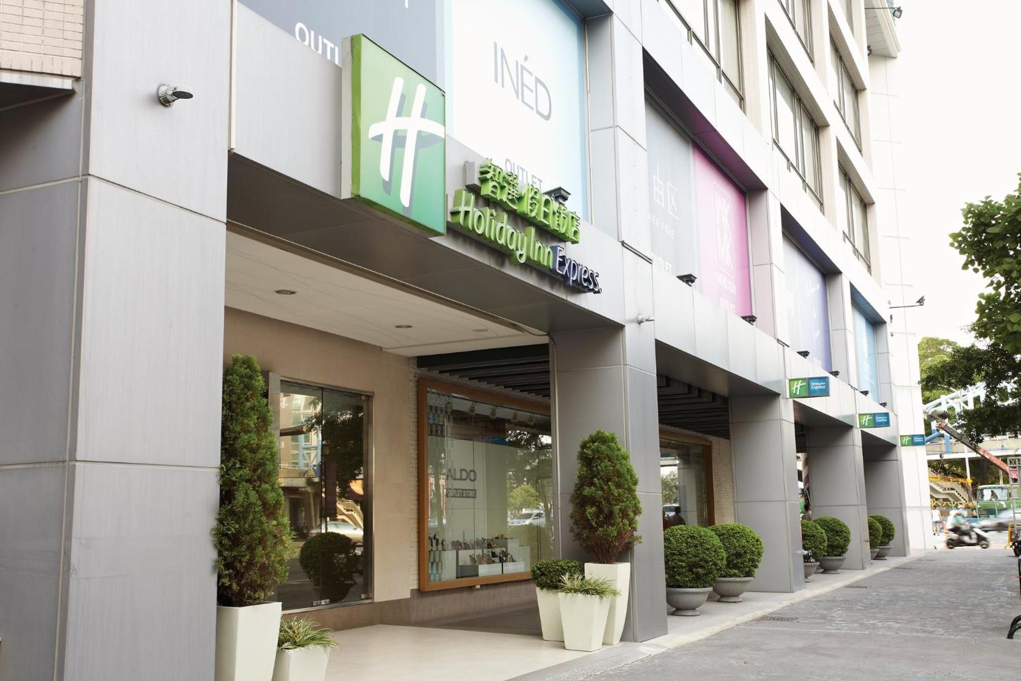 Holiday Inn Express Taichung Park, an IHG hotel Bagian luar foto