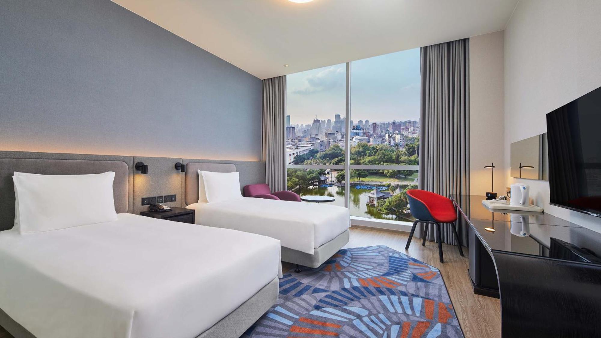 Holiday Inn Express Taichung Park, an IHG hotel Bagian luar foto